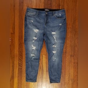 Torrid women's plus size distressed jeans. Bombshell Skinny stretch size 26T.